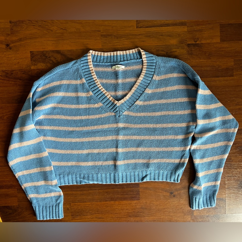 American Eagle Striped V Neck Sweater Cropped Fit‎ Sz M
